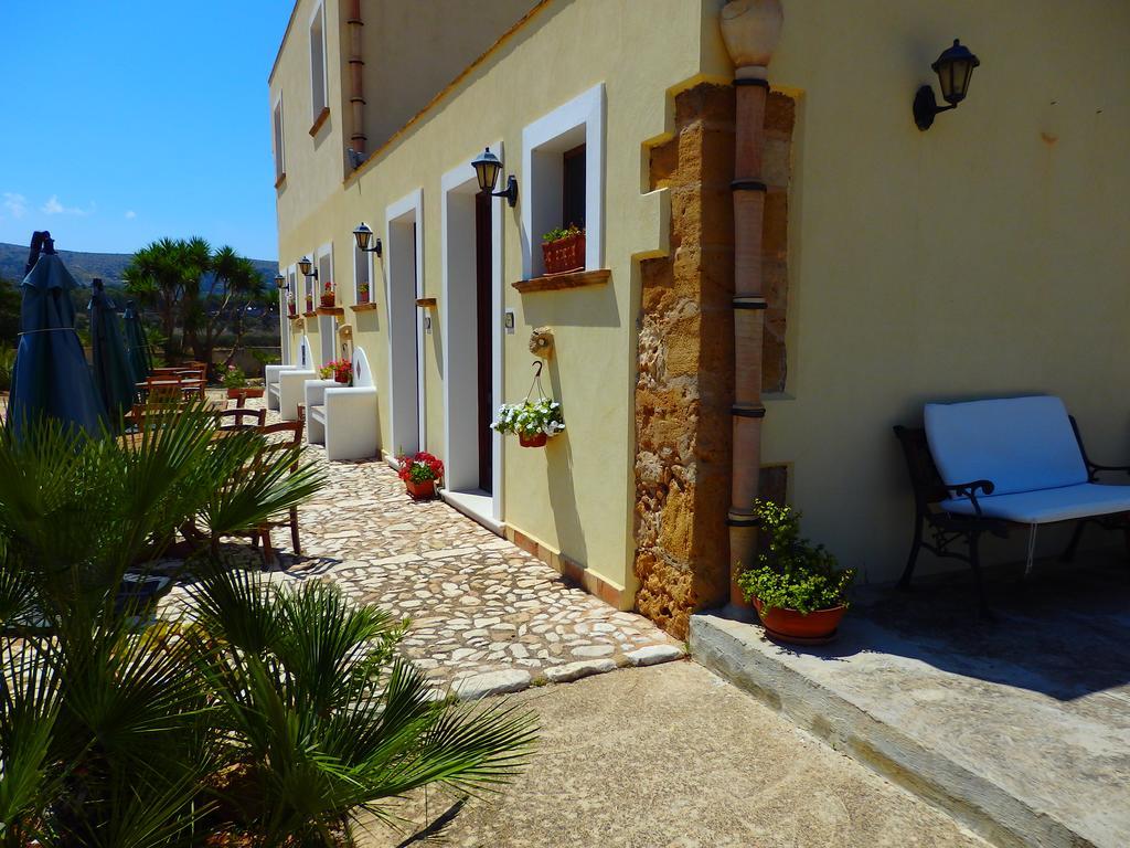 Baglio Cofano Rooms & Relax Кустоначи Экстерьер фото